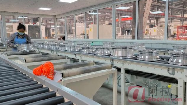 吉利百矿集团第 一批铝合金车轮产品下线交付